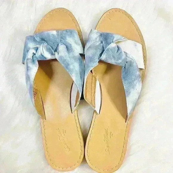 Universal Thread Melody Sandals in Blue - Picture 4 of 9